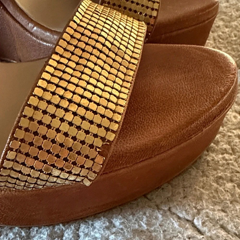 Stuart Weitzman Metallic Gold and Tan Wedges Size 10 - Picture 4 of 13